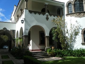 Magnifica Casa en Renta estilo colonial california