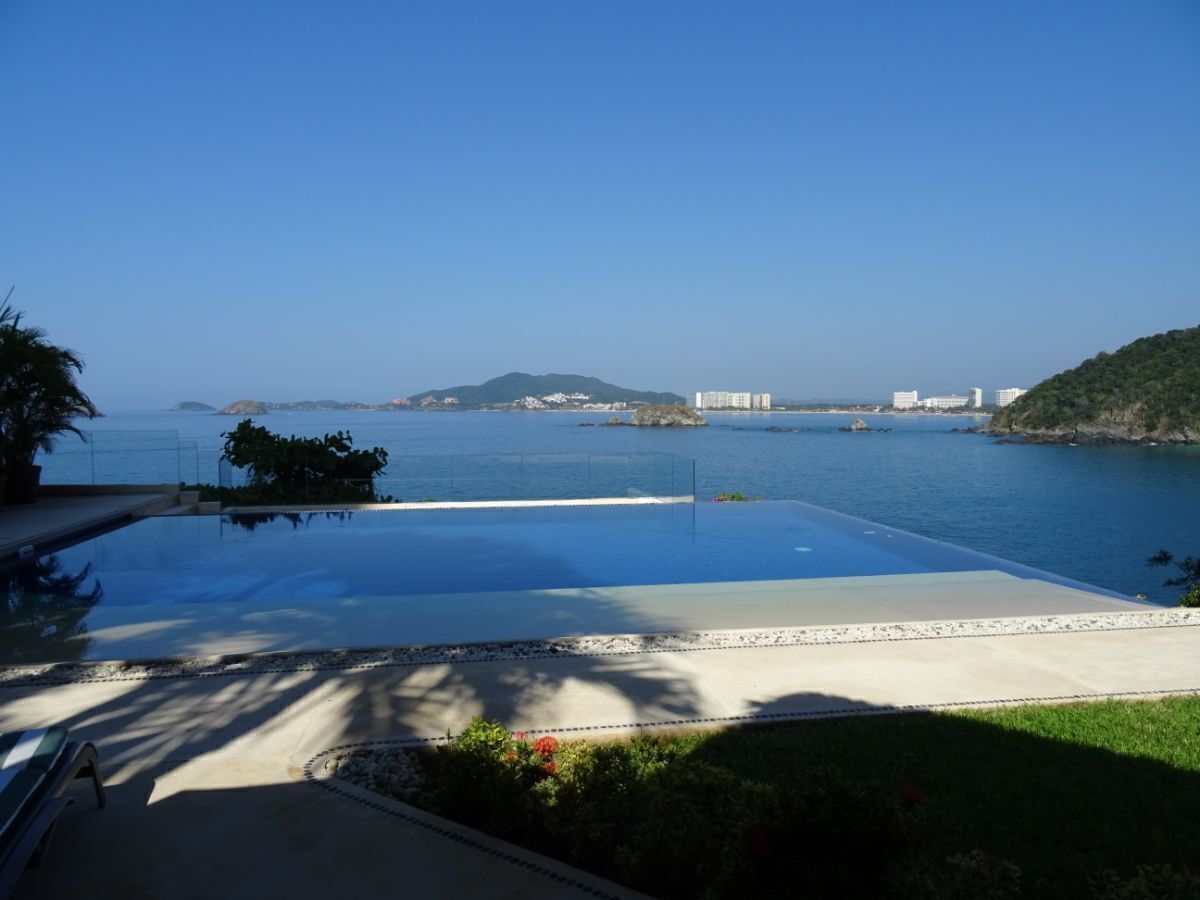 Depto en PB (PG) con playa y alberca privada. en venta en Ixtapa.