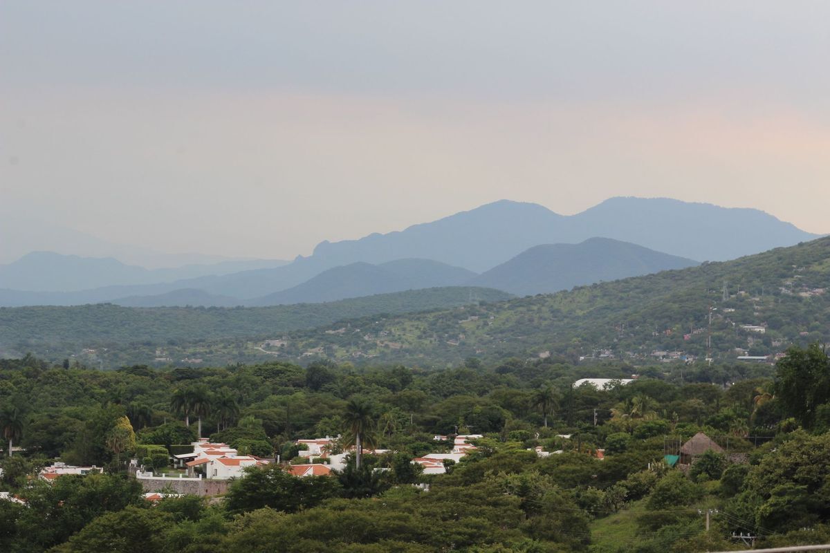 RENTA CASA AMUEBLADA CON ALBERCA, EN XOCHITEPEC, MORELOS