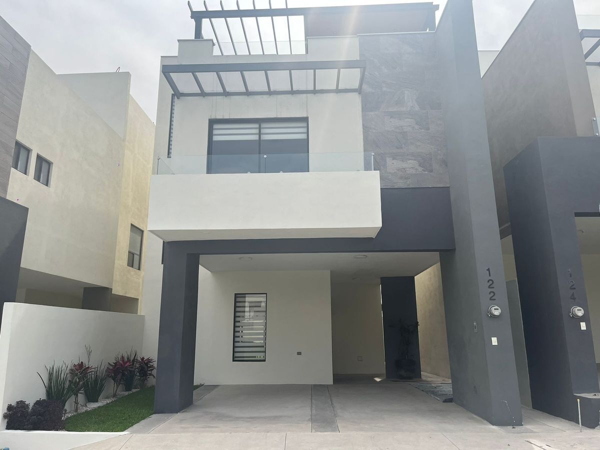 Casa en venta en Avenida de Leones en Monterrey Nuevo León