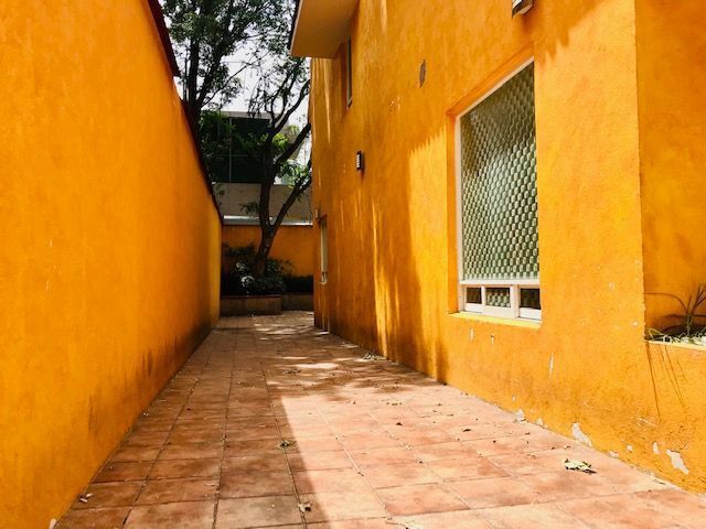 SAN JERONIMO. CASA SOLA EN VENTA O RENTA.