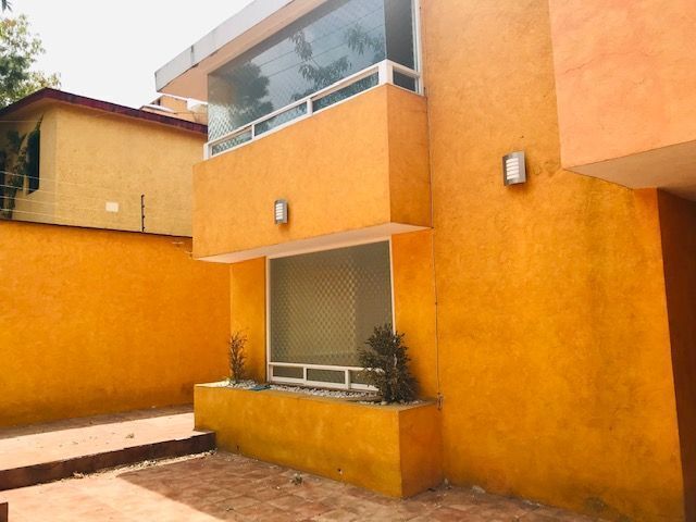 SAN JERONIMO. CASA SOLA EN VENTA O RENTA.