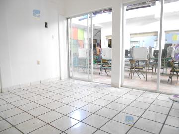 LOCAL COMERCIAL UBICADO EN EL CENTRO DE LA CIUDAD
