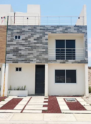 CASA EN VENTA EN FRACCIONAMIENTO CAMINO REAL
