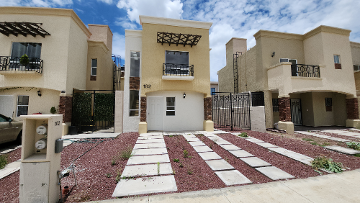 CASA EN VENTA EN VIÑEDOS EN PRIVADA CALABRIA