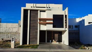 Venta de Casa en Fraccionamiento Zona Plateada