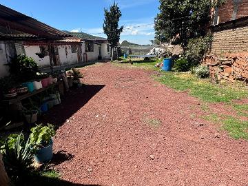 Casa con amplio terreno en zona campirana