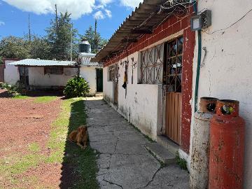 Casa con amplio terreno en zona campirana