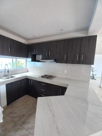 En PB, frente a amplia terraza y alberca