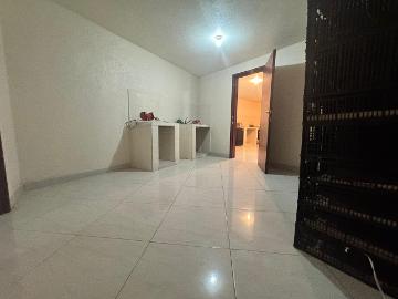 Edificio Multifuncional con Bodega y Oficinas