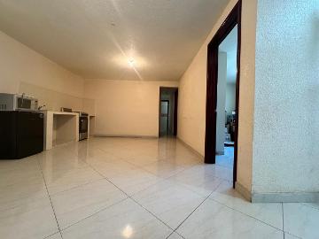 Edificio Multifuncional con Bodega y Oficinas
