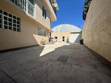 Edificio Multifuncional con Bodega y Oficinas