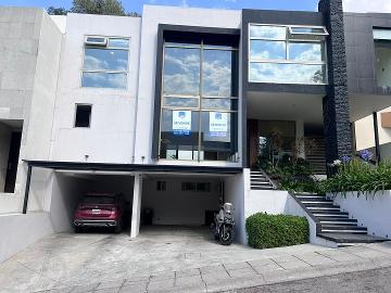 CASA REMODELADA VENTA LOMAS DEL RIO