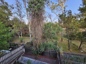 CASA EN CALLE CERRADA Y CON ACCESO AL BOSQUE
