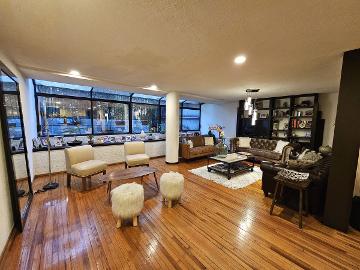 CASA EN CALLE CERRADA Y CON ACCESO AL BOSQUE