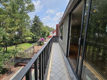 CASA EN CALLE CERRADA Y CON ACCESO AL BOSQUE