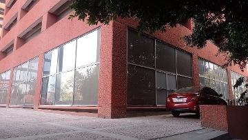 LOCAL A PIE DE CALLE, SOBRE AVENIDA Y EN ESQUINA