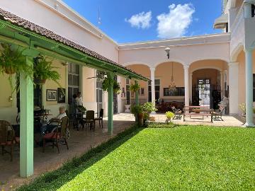 Renta de Casona en el centro de Merida.