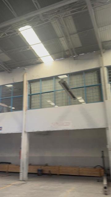 AMPLIA Y FUNCIONAL BODEGA IDEAL PARA TALLER PINTUR