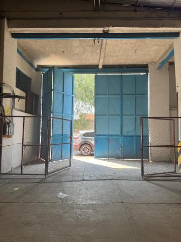 AMPLIA Y FUNCIONAL BODEGA IDEAL PARA TALLER PINTUR