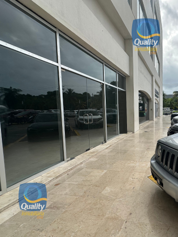 LOCAL EN PLAZA COMERCIAL CON ESTACIONAMIENTO