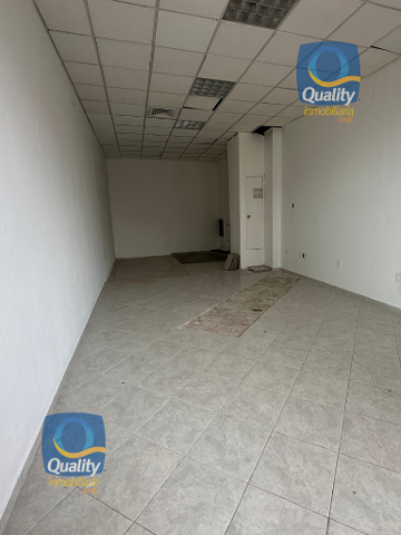 LOCAL EN PLAZA COMERCIAL CON ESTACIONAMIENTO