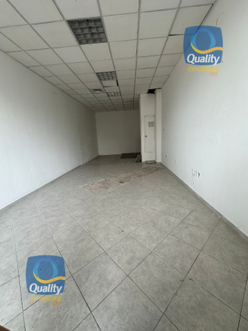 LOCAL EN PLAZA COMERCIAL CON ESTACIONAMIENTO