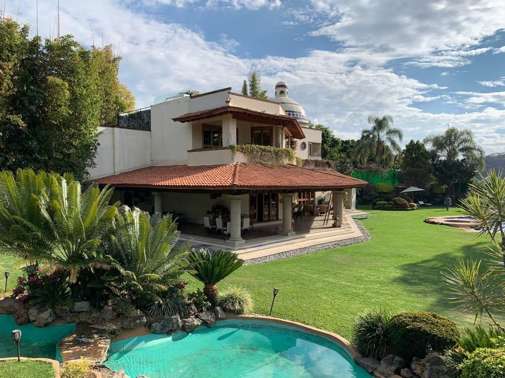 Casa estilo Colonial Mexicano Moderno en Venta Tepoztlán