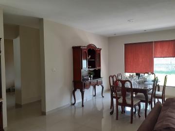 RESIDENCIA EN EL CAMPESTRE CON GRAN JARDÍN