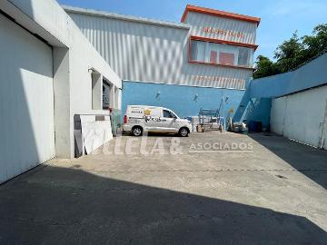 Nave Industrial con Oficinas